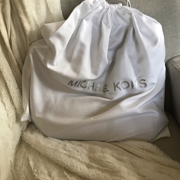 Used original MICHAEL KORS 2 way bag - Picture 2 of 5